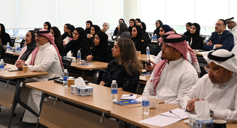 "الرقابة" يعقد دورة تدريبية لموظفيه حول ضريبة الدخل على الشركات 