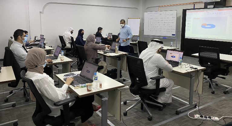 "الرقابة" يدرب موظفيه على مهارات عرض البيانات والتقارير