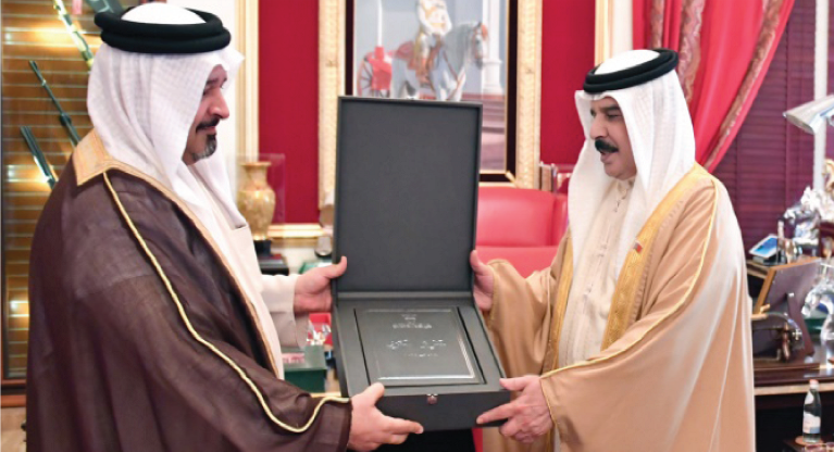 His Majesty the King receives the 16th Annual Report.